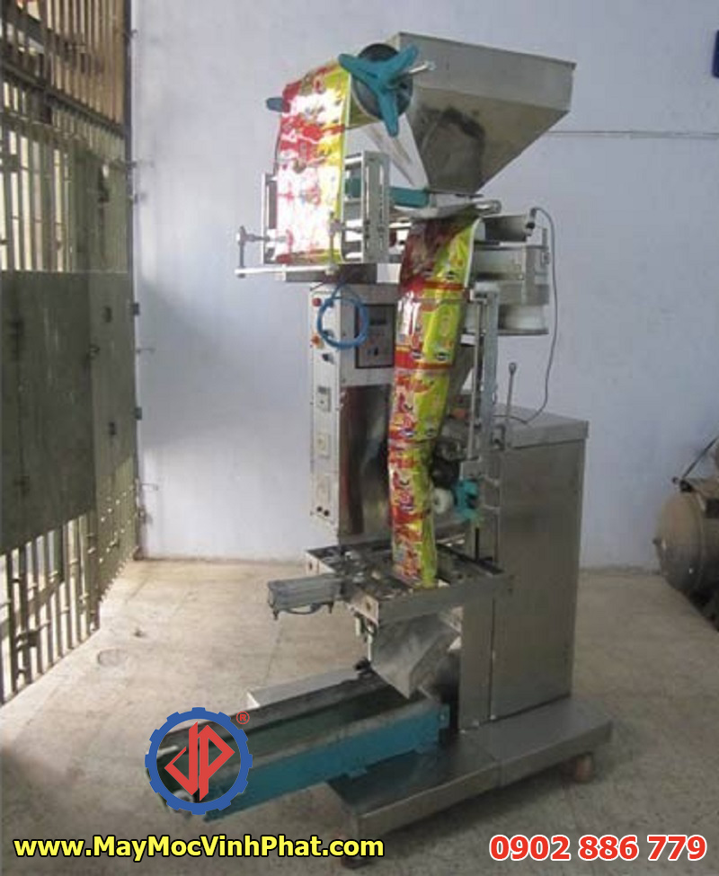 Một mẫu máy đóng gói snack, bim bim do Vĩnh Phát cung cấp